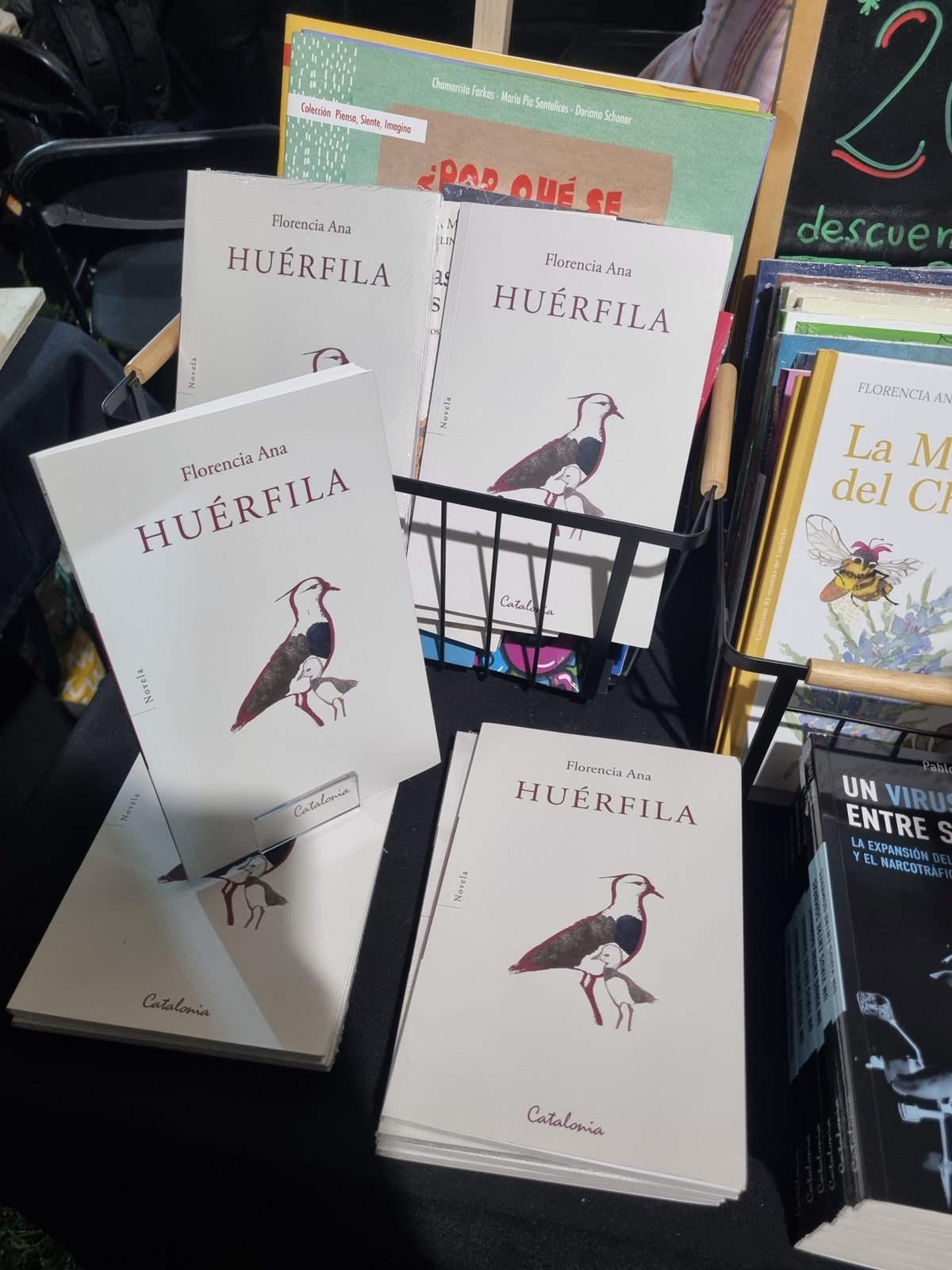 Stand de Catalonia en una feria del libro